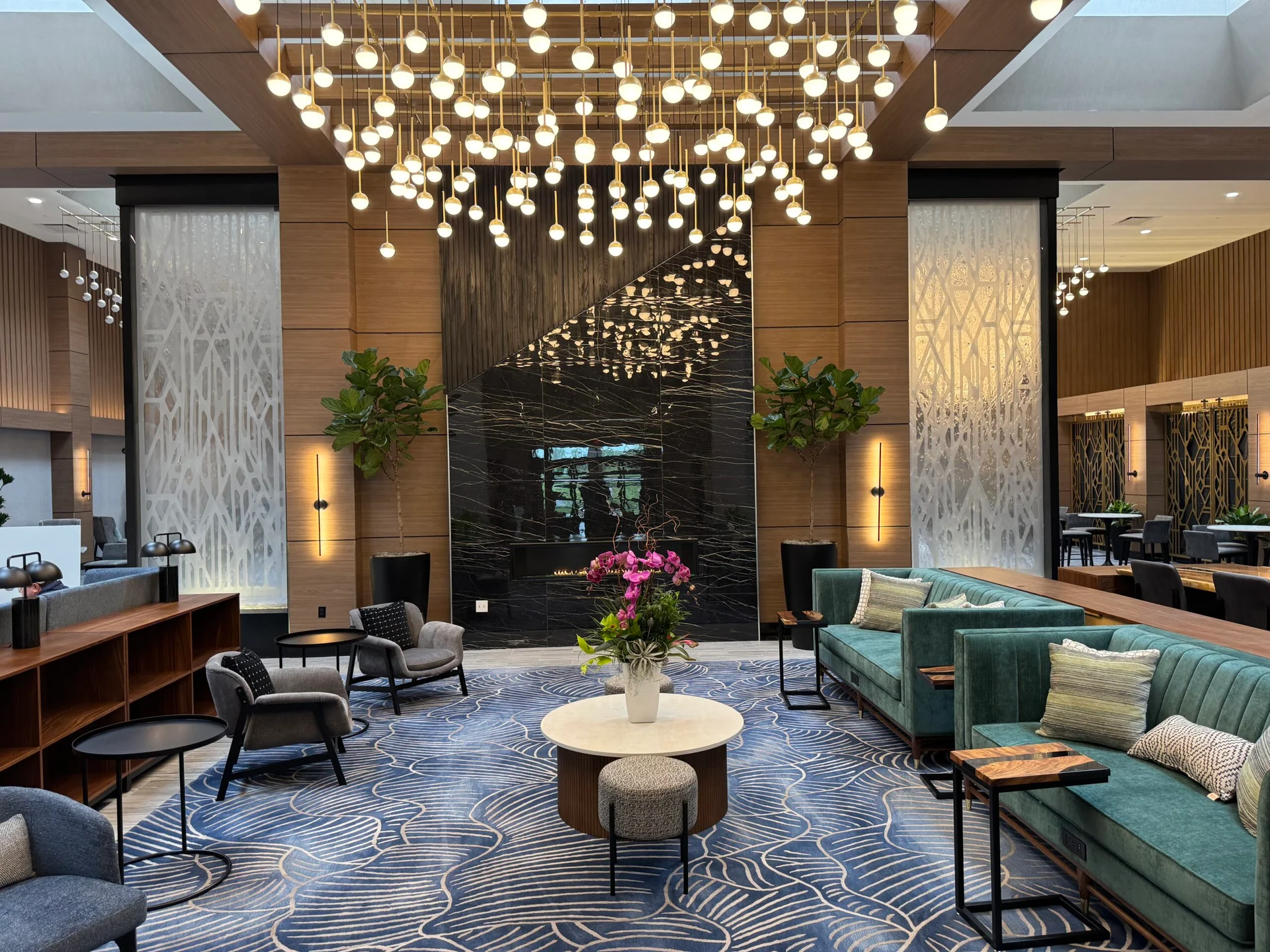 Enclosed sealed water wall with etched pattern logo for chicago marriott northwest in hoffman estates illinois 2 scaled